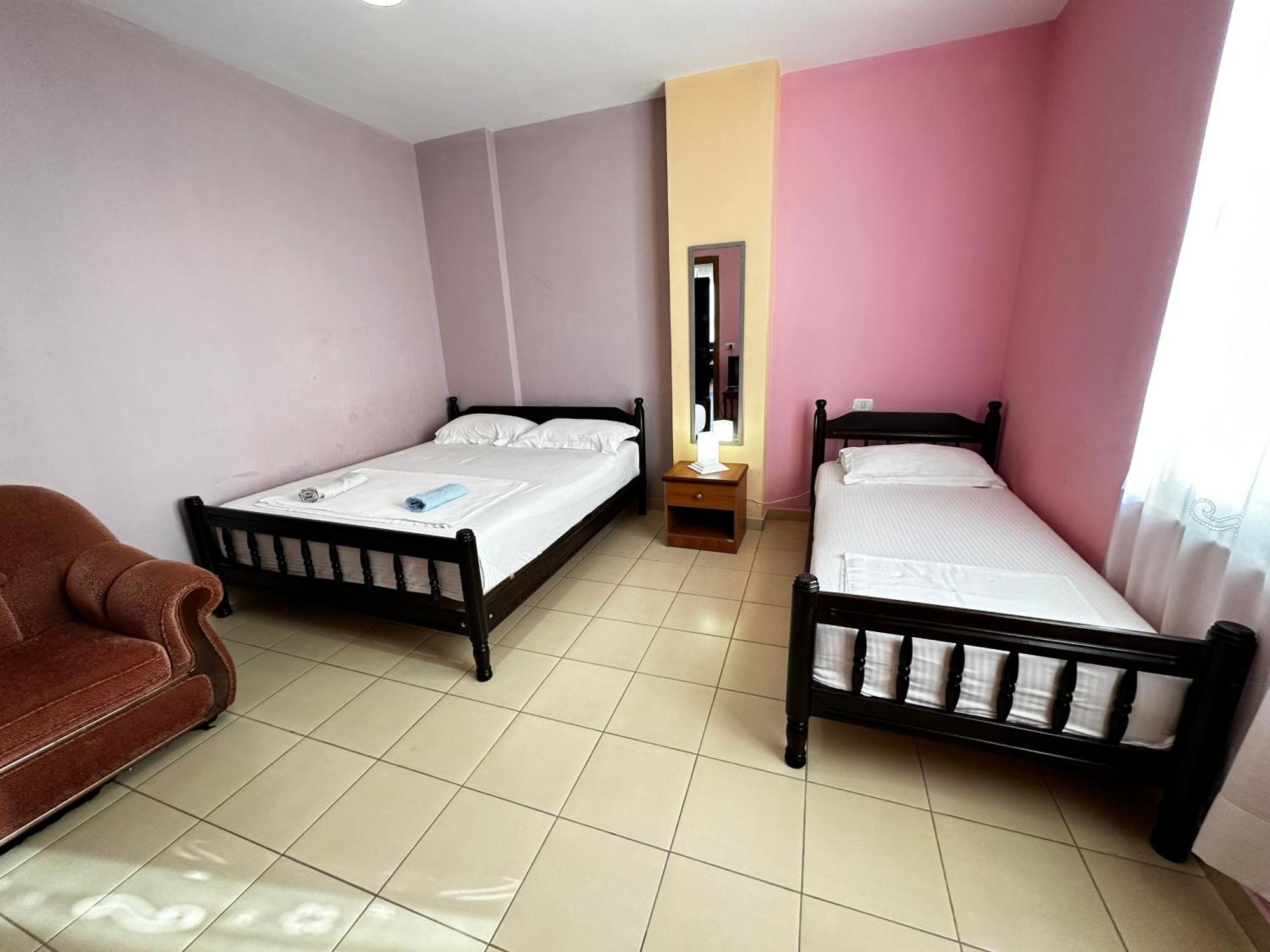 Romance Holiday Garden Inn Durrës Exterior foto