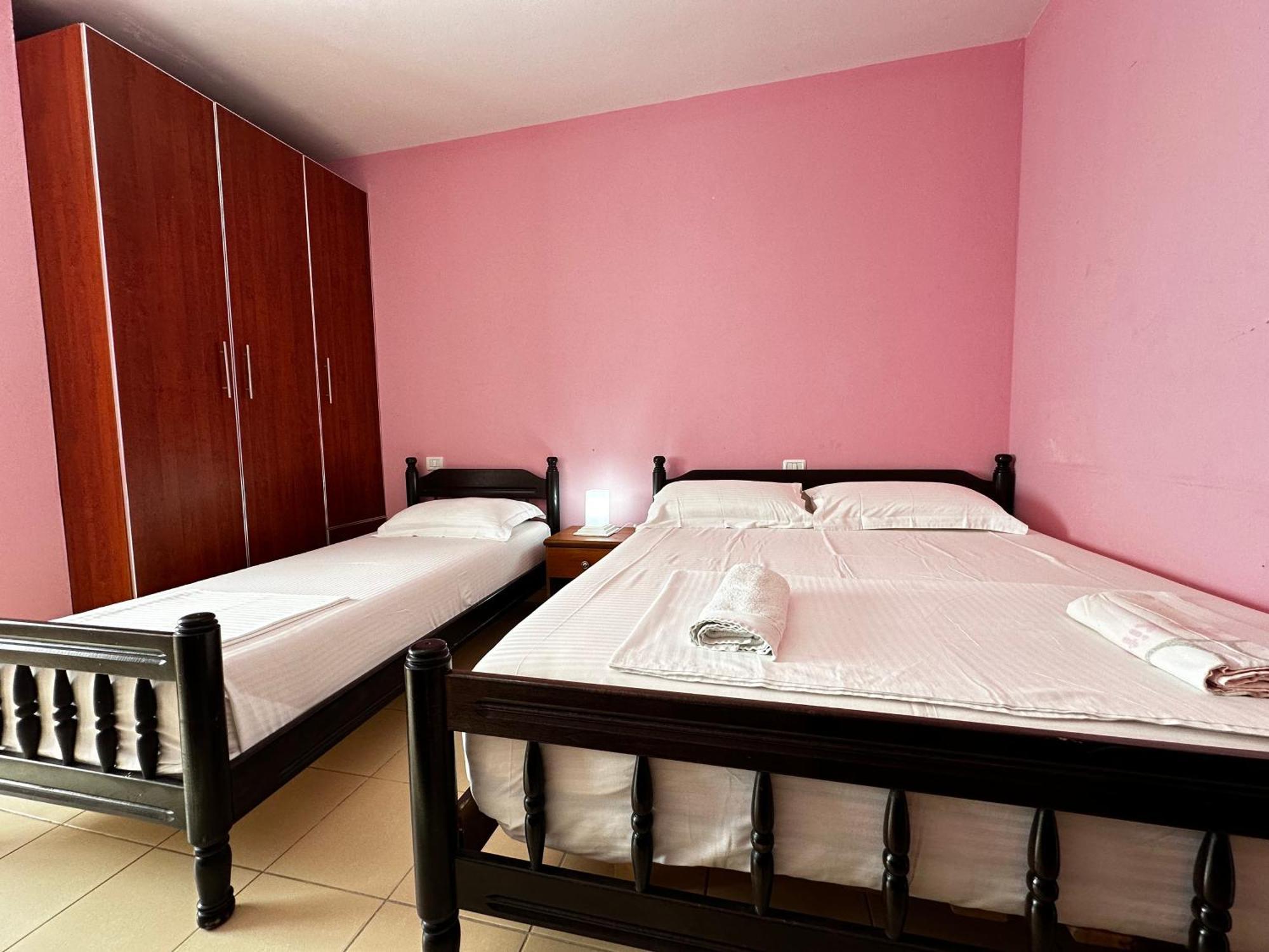 Romance Holiday Garden Inn Durrës Exterior foto