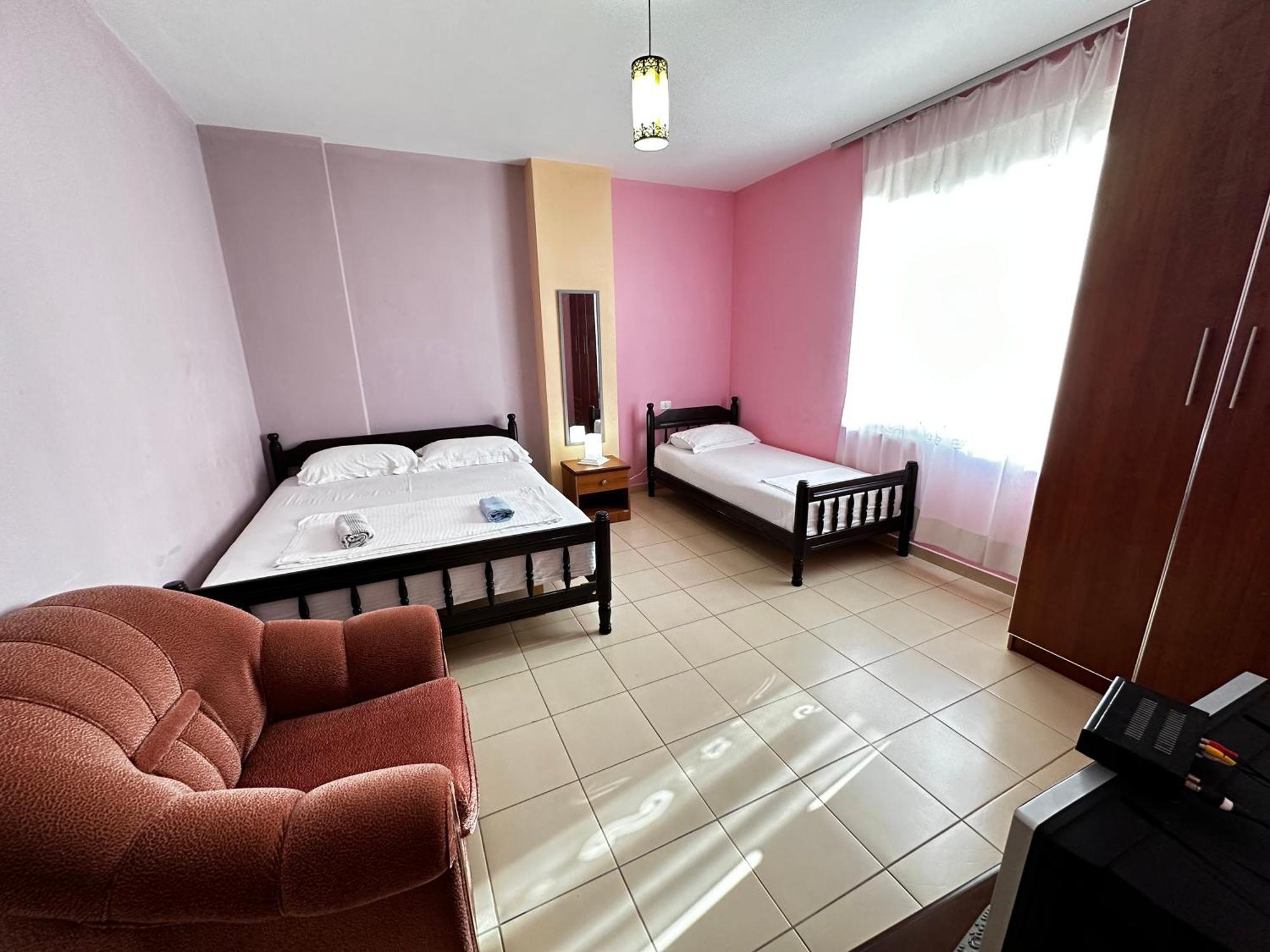 Romance Holiday Garden Inn Durrës Exterior foto