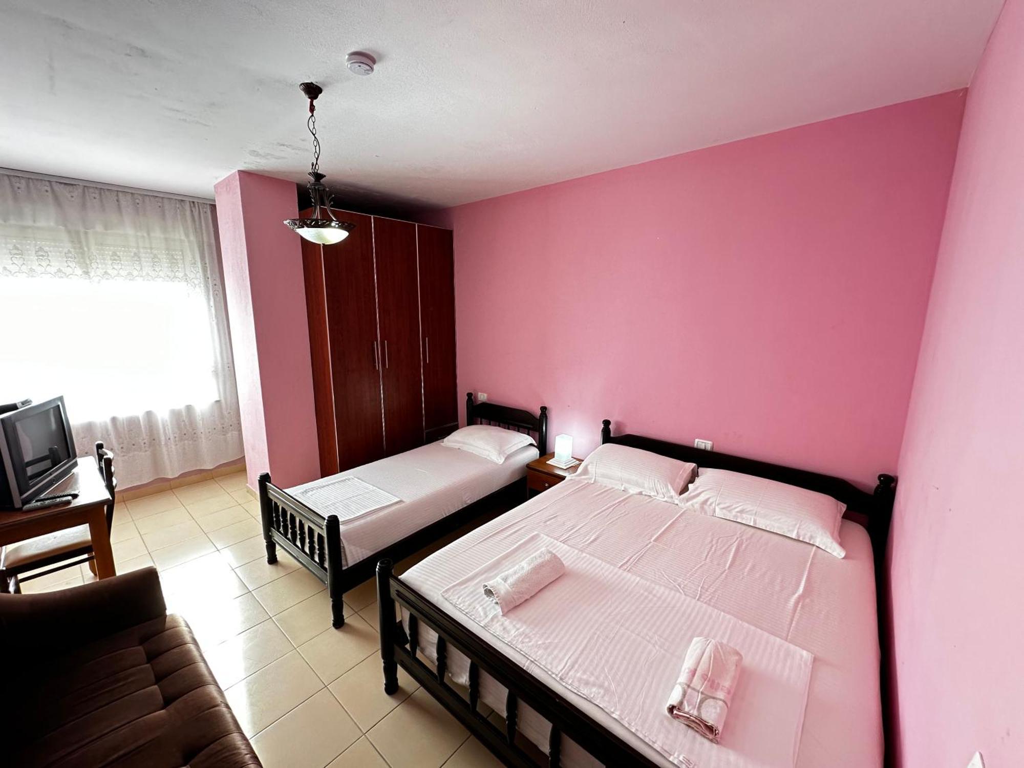 Romance Holiday Garden Inn Durrës Exterior foto