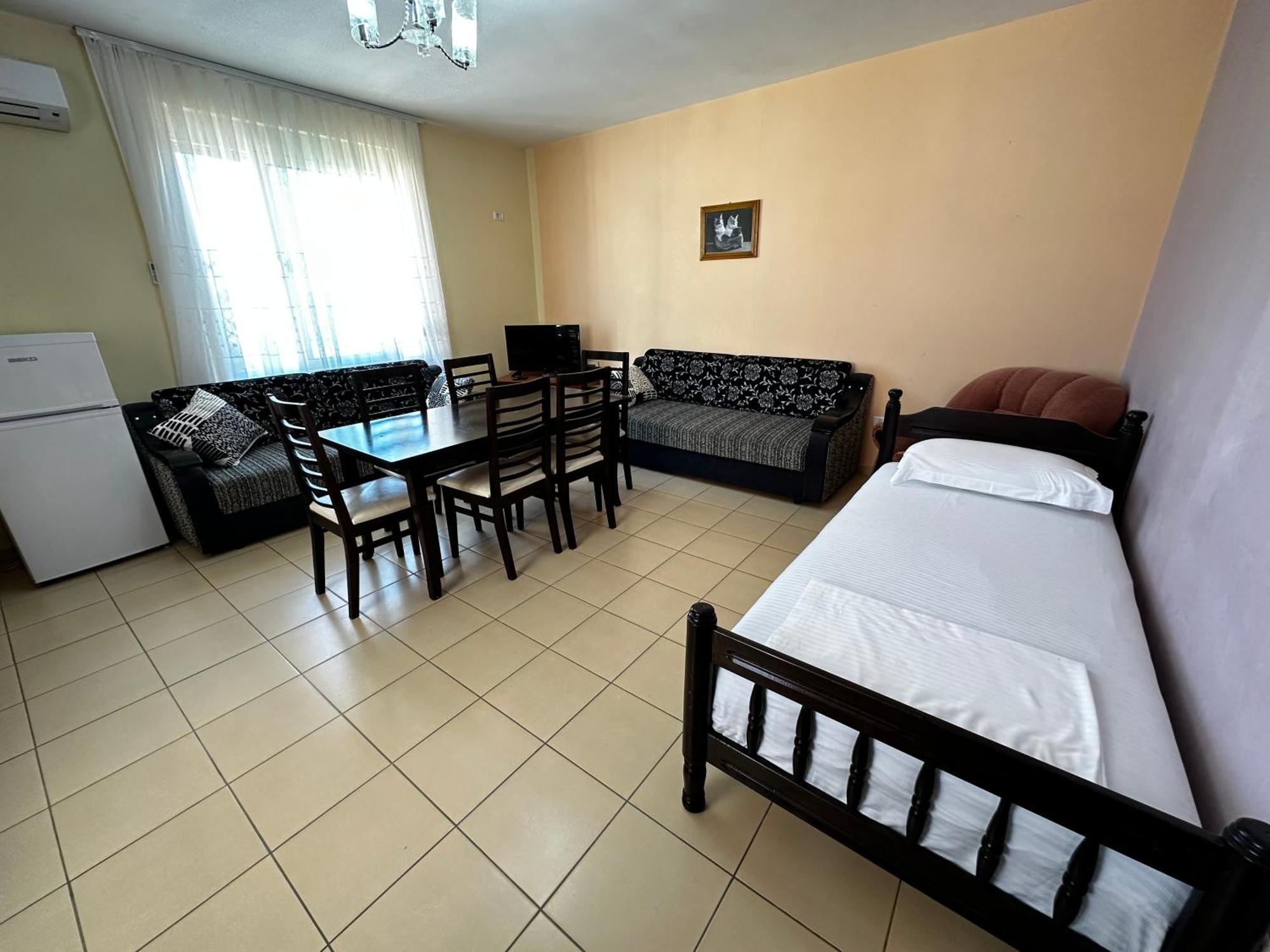 Romance Holiday Garden Inn Durrës Exterior foto