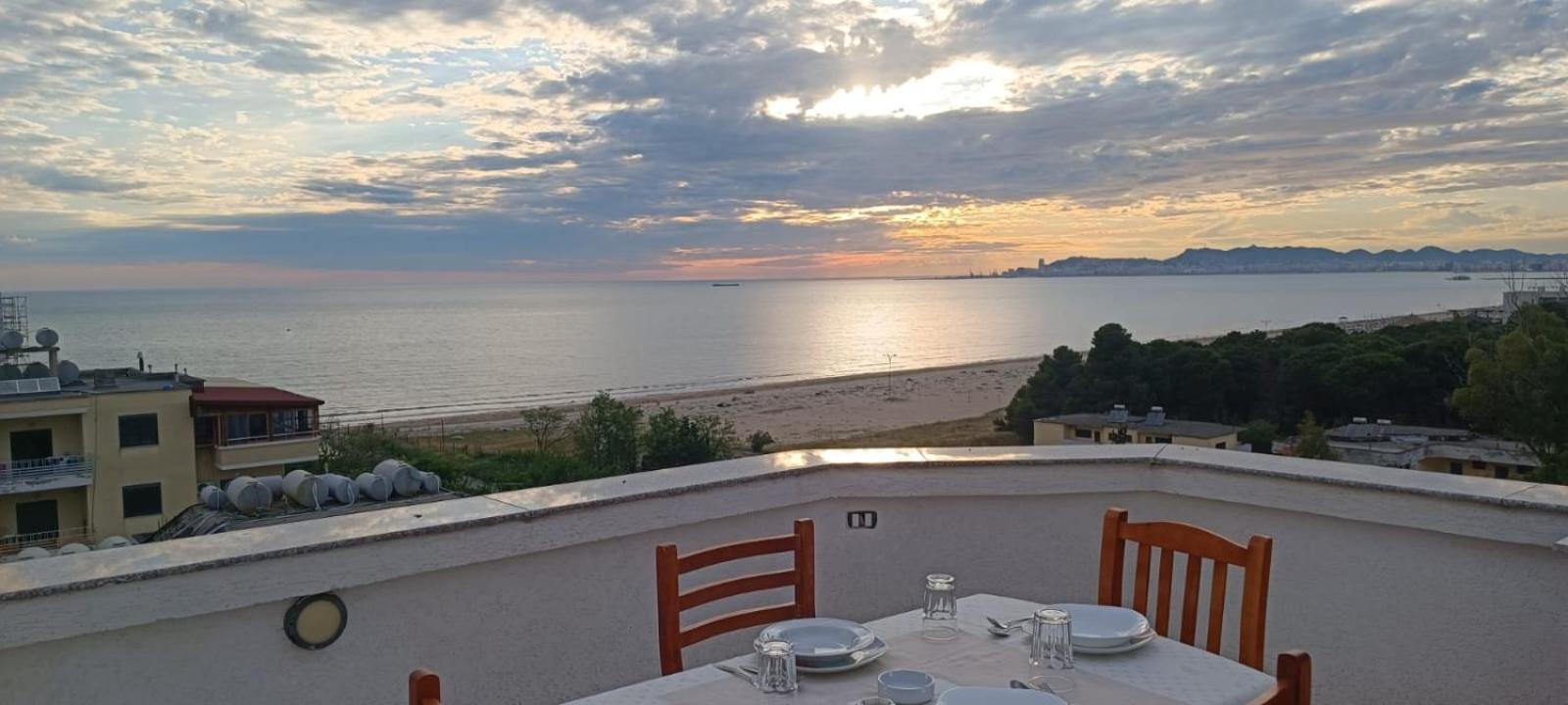Romance Holiday Garden Inn Durrës Exterior foto